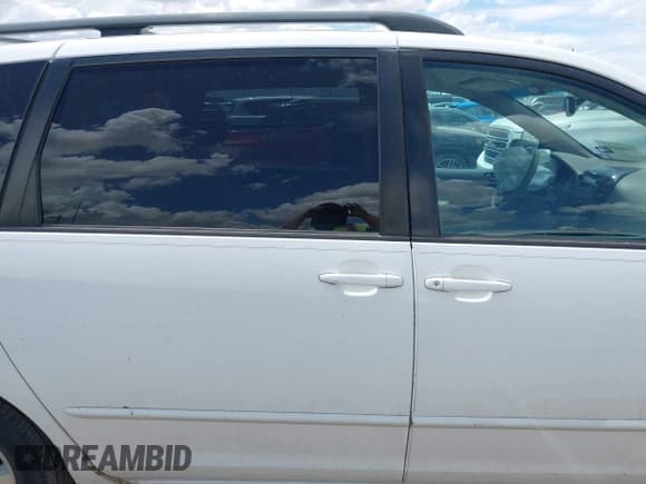 ✅ 2005 Toyota Sienna CE • VIN: 5TDZA23C55S238193 • Lot: 42804041. Listed on IAAI with 239,042 mi. Free auction sales archive from the USA and detailed vehicle history report at DreamBid. Image 14.