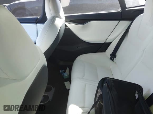 ✅ 2020 Tesla Model S Performance • VIN: 5YJSA1E48LF369718 • Lot: 43420687. Wystawiony na IAAI z przebiegiem Nie podano. Bezpłatny archiwum sprzedaży aukcyjnych z USA i szczegółowy raport historii pojazdu na DreamBid. Zdjęcie 8.