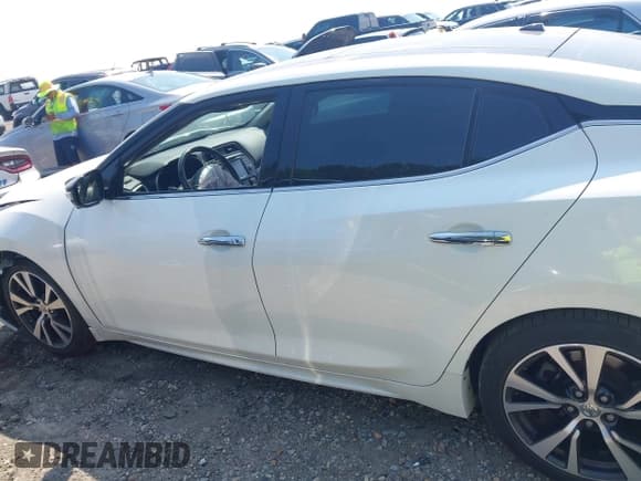 ✅ 2017 Nissan Maxima S • VIN: 1N4AA6APXHC371182 • Lot: 42596000. Listed on IAAI with 159,710 mi. Free auction sales archive from the USA and detailed vehicle history report at DreamBid. Image 14.