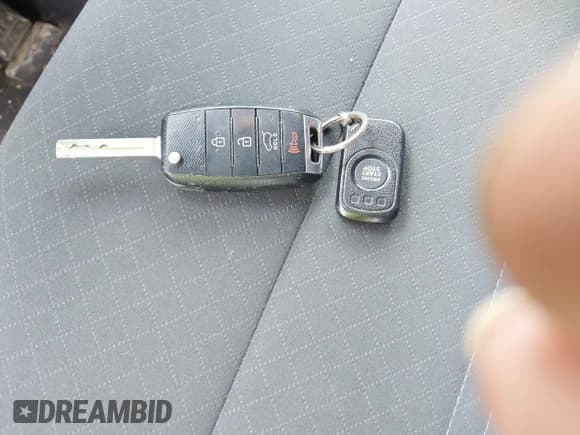 ✅ 2019 Kia Sorento LX • VIN: 5XYPGDA53KG583933 • Lot: 42306280. Wystawiony na IAAI z przebiegiem 48 662 mil. Bezpłatny archiwum sprzedaży aukcyjnych z USA i szczegółowy raport historii pojazdu na DreamBid. Zdjęcie 11.