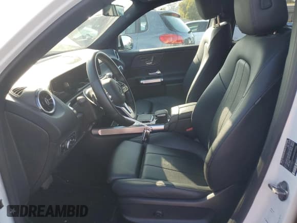 ✅ 2020 Mercedes-Benz GLB 250 • VIN: W1N4M4HB2LW022546 • Lot: 90687495. Wystawiony na Copart z przebiegiem 39 081 mil. Bezpłatny archiwum sprzedaży aukcyjnych z USA i szczegółowy raport historii pojazdu na DreamBid. Zdjęcie 7.