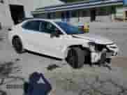 2022 Toyota Camry SE z VIN 4T1G11AK1NU666409, wystawiony jako Copart lot #70895345 z przebiegiem 109 652 mil mil oraz Szkoda całkowita • Salvage title. Historia ofert i sprzedaży dostępna na DreamBid. Obrazek 4.