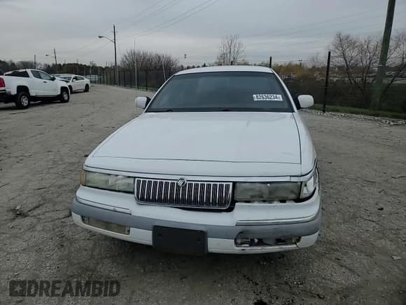 ✅ 1992 Mercury Grand Marquis GS • VIN: 2MECM74W2NX727883 • Lot: 82636234. Wystawiony na Copart z przebiegiem 56 804 mil. Bezpłatny archiwum sprzedaży aukcyjnych z USA i szczegółowy raport historii pojazdu na DreamBid. Zdjęcie 11.