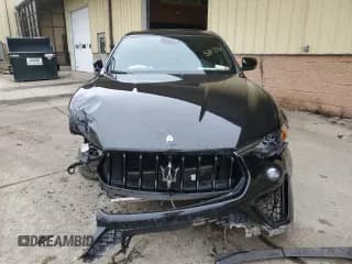 ✅ 2023 Maserati Levante Modena • VIN: ZN661YUM2PX414318 • Лот: 41102964. Опубликован ранее на Copart с пробегом Не указан. Бесплатный доступ к архиву аукционных продаж из США и подробный отчёт об истории автомобиля на DreamBid. Изображение 5.
