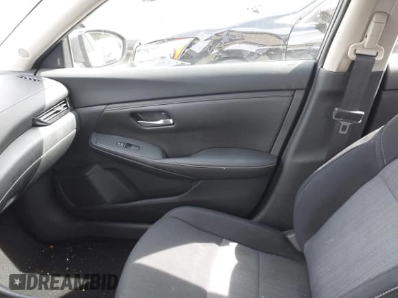 ✅ 2020 Nissan Sentra SV • VIN: 3N1AB8CV4LY250777 • Lot: 43194123. Wystawiony na IAAI z przebiegiem 45 169 mil. Bezpłatny archiwum sprzedaży aukcyjnych z USA i szczegółowy raport historii pojazdu na DreamBid. Zdjęcie 5.