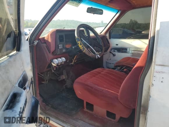 ✅ 1991 Chevrolet Silverado 1500 • VIN: 2GCEC19K8M1125846 • Lot: 60755995. Wystawiony na Copart z przebiegiem 240 965 mil. Bezpłatny archiwum sprzedaży aukcyjnych z USA i szczegółowy raport historii pojazdu na DreamBid. Zdjęcie 7.