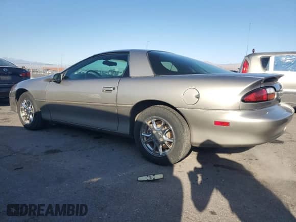 1999 Chevrolet Camaro z VIN 2G1FP22K2X2123848, wystawiony jako Copart lot #42995755 z przebiegiem 81 883 mil mil oraz Czysty tytuł • Clean title. Historia ofert i sprzedaży dostępna na DreamBid. Obrazek 2.