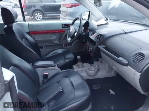 ✅ 2004 Volkswagen Beetle GLS Turbo • VIN: 3VWCD31Y54M342308 • Lot: 43760265. Wystawiony na IAAI z przebiegiem 165 576 mil. Bezpłatny archiwum sprzedaży aukcyjnych z USA i szczegółowy raport historii pojazdu na DreamBid. Zdjęcie 5.