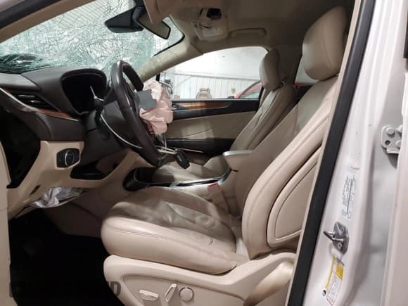 ✅ 2017 Lincoln MKC Select • VIN: 5LMCJ2D95HUL45133 • Lot: 57479745. Wystawiony na Copart z przebiegiem 125 927 mil. Bezpłatny archiwum sprzedaży aukcyjnych z USA i szczegółowy raport historii pojazdu na DreamBid. Zdjęcie 7.