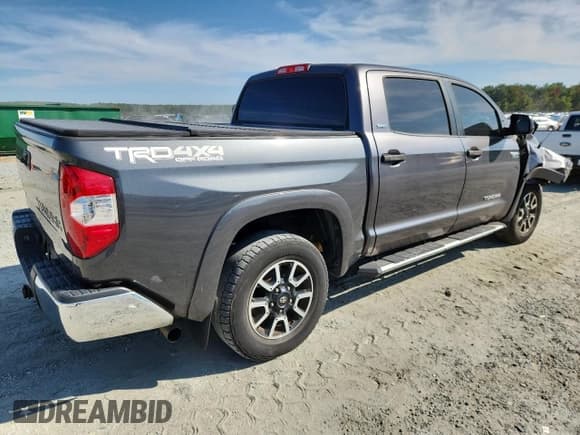 ✅ 2015 Toyota Tundra SR5 • VIN: 5TFDW5F15FX435609 • Lot: 72032975. Listed on Copart with 153,583 mi. Free auction sales archive from the USA and detailed vehicle history report at DreamBid. Image 3.