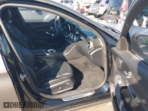 ✅ 2016 Mercedes-Benz C 300 • VIN: 55SWF4JB2GU130727 • Лот: 43413963. Опубликован ранее на IAAI с пробегом 83 382 миль. Бесплатный доступ к архиву аукционных продаж из США и подробный отчёт об истории автомобиля на DreamBid. Изображение 5.