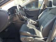 ✅ 2022 Volkswagen Jetta SE • VIN: 3VW7M7BU4NM021723 • Lot: 81251475. Wystawiony na Copart z przebiegiem 35 673 mil. Bezpłatny archiwum sprzedaży aukcyjnych z USA i szczegółowy raport historii pojazdu na DreamBid. Zdjęcie 7.