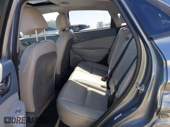 2019 Hyundai Kona Limited z VIN KM8K33AG9KU045944, wystawiony jako IAAI lot #42312936 z przebiegiem 87 925 mil mil oraz . Historia ofert i sprzedaży dostępna na DreamBid. Obrazek 8.