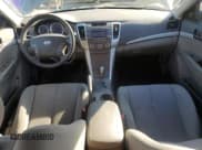 ✅ 2010 Hyundai Sonata GLS • VIN: 5NPET4AC4AH637331 • Лот: 86850444. Опубликован ранее на Copart с пробегом 158 921 миль. Бесплатный доступ к архиву аукционных продаж из США и подробный отчёт об истории автомобиля на DreamBid. Изображение 8.