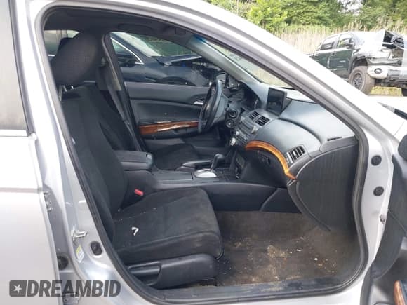 ✅ 2011 Honda Accord EX • VIN: 1HGCP2F71BA156717 • Лот: 42984428. Опубликован ранее на IAAI с пробегом 182 481 миль. Бесплатный доступ к архиву аукционных продаж из США и подробный отчёт об истории автомобиля на DreamBid. Изображение 5.