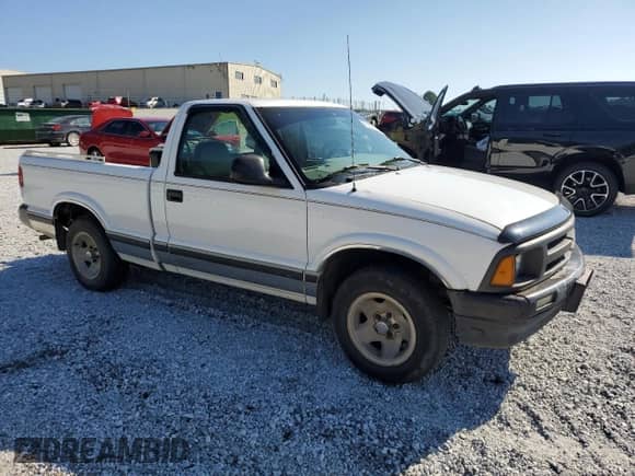 1996 Chevrolet S-10 z VIN 1GCCS1447TK122230, wystawiony jako Copart lot #72028104 z przebiegiem 131 360 mil mil oraz Szkoda całkowita • Salvage title. Historia ofert i sprzedaży dostępna na DreamBid. Obrazek 4.