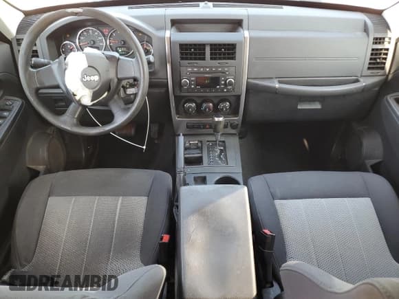 ✅ 2009 Jeep Liberty Sport • VIN: 1J8GN28K59W500403 • Lot: 64019595. Wystawiony na Copart z przebiegiem 106 351 mil. Bezpłatny archiwum sprzedaży aukcyjnych z USA i szczegółowy raport historii pojazdu na DreamBid. Zdjęcie 8.