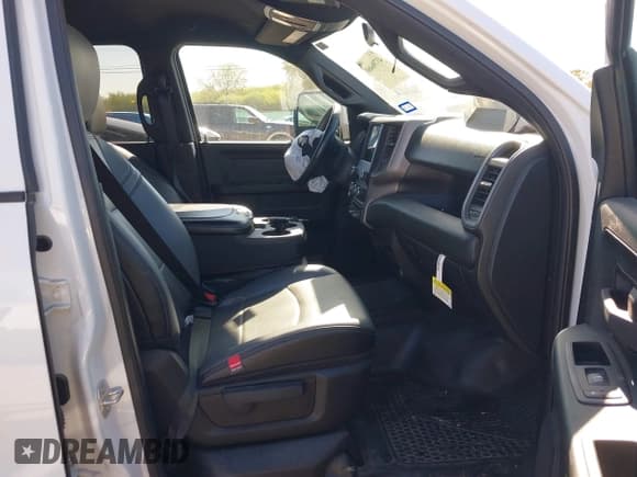 ✅ 2024 Ram 2500 Tradesman • VIN: 3C6UR4HJ5RG230712 • Lot: 43796460. Wystawiony na IAAI z przebiegiem 20 270 mil. Bezpłatny archiwum sprzedaży aukcyjnych z USA i szczegółowy raport historii pojazdu na DreamBid. Zdjęcie 5.