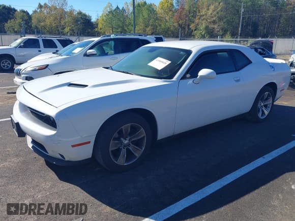 ✅ 2019 Dodge Challenger SXT • VIN: 2C3CDZAG4KH525230 • Lot: 43589020. Wystawiony na IAAI z przebiegiem Nie podano. Bezpłatny archiwum sprzedaży aukcyjnych z USA i szczegółowy raport historii pojazdu na DreamBid. Zdjęcie 2.