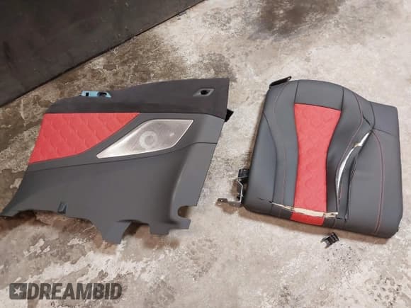 ✅ 2023 BMW M8 Competition • VIN: WBSDZ0C02PCM75573 • Lot: 41618692. Wystawiony na IAAI z przebiegiem 8 292 mil. Bezpłatny archiwum sprzedaży aukcyjnych z USA i szczegółowy raport historii pojazdu na DreamBid. Zdjęcie 12.