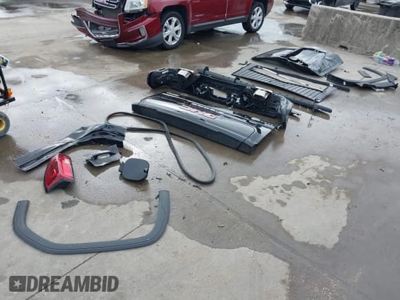 ✅ 2024 GMC Sierra 1500 AT4 • VIN: 1GTUUEEL6RZ346729 • Лот: 41465284. Опубликован ранее на IAAI с пробегом 4 701 миль. Бесплатный доступ к архиву аукционных продаж из США и подробный отчёт об истории автомобиля на DreamBid. Изображение 12.