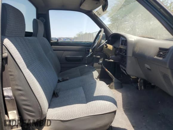 ✅ 1995 Toyota Pickup • VIN: JT4RN81A3S5209897 • Lot: 62674355. Wystawiony na Copart z przebiegiem 195 154 mil. Bezpłatny archiwum sprzedaży aukcyjnych z USA i szczegółowy raport historii pojazdu na DreamBid. Zdjęcie 10.