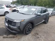 ✅ 2025 Nissan Kicks SV • VIN: 3N8AP6CB4SL325521 • Лот: 43019487. Опубликован ранее на IAAI с пробегом 327 миль. Бесплатный доступ к архиву аукционных продаж из США и подробный отчёт об истории автомобиля на DreamBid. Изображение 2.