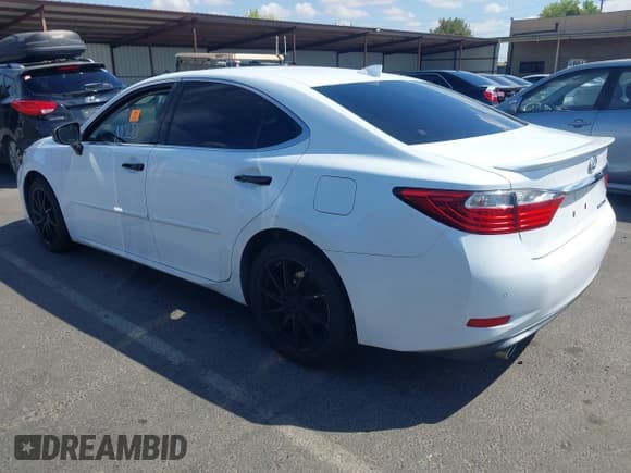 ✅ 2015 Lexus ES 330 • VIN: JTHBK1GGXF2188906 • Лот: 43206879. Опубликован ранее на IAAI с пробегом 123 121 миль. Бесплатный доступ к архиву аукционных продаж из США и подробный отчёт об истории автомобиля на DreamBid. Изображение 3.