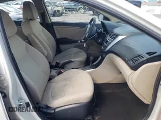 ✅ 2016 Hyundai Accent SE • VIN: KMHCT4AE1GU019015 • Lot: 44672682. Wystawiony na Copart z przebiegiem 86 210 mil. Bezpłatny archiwum sprzedaży aukcyjnych z USA i szczegółowy raport historii pojazdu na DreamBid. Zdjęcie 5.