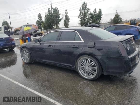✅ 2012 Chrysler 300 S • VIN: 2C3CCABG7CH278001 • Лот: 93143725. Опубликован ранее на Copart с пробегом 136 847 миль. Бесплатный доступ к архиву аукционных продаж из США и подробный отчёт об истории автомобиля на DreamBid. Изображение 2.