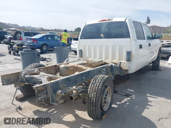 ✅ 2006 Chevrolet Silverado 1500 • VIN: 1GBHC23U36F265638 • Лот: 42360129. Опубликован ранее на IAAI с пробегом 182 385 миль. Бесплатный доступ к архиву аукционных продаж из США и подробный отчёт об истории автомобиля на DreamBid. Изображение 4.