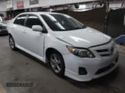 ✅ 2013 Toyota Corolla LE • VIN: 5YFBU4EE1DP185387 • Lot: 42996516. Wystawiony na IAAI z przebiegiem 211 968 mil. Bezpłatny archiwum sprzedaży aukcyjnych z USA i szczegółowy raport historii pojazdu na DreamBid. Zdjęcie 1.