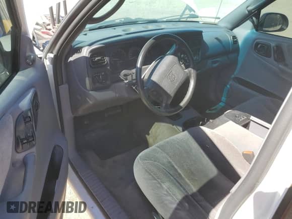 ✅ 2000 Dodge Dakota Sport • VIN: 1B7GL22N5YS544651 • Lot: 84993785. Wystawiony na Copart z przebiegiem 137 008 mil. Bezpłatny archiwum sprzedaży aukcyjnych z USA i szczegółowy raport historii pojazdu na DreamBid. Zdjęcie 8.