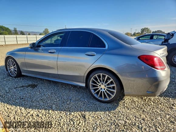 ✅ 2015 Mercedes-Benz C 300 Luxury • VIN: 55SWF4KB1FU008261 • Lot: 95096055. Listed on Copart with 102,395 mi. Free auction sales archive from the USA and detailed vehicle history report at DreamBid. Image 2.