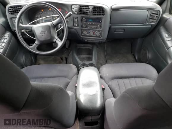 2004 Chevrolet Blazer LS z VIN 1GNDT13X04K103539, wystawiony jako Copart lot #55690024 z przebiegiem Nie podano mil oraz Szkoda całkowita • Salvage title. Historia ofert i sprzedaży dostępna na DreamBid. Obrazek 8.