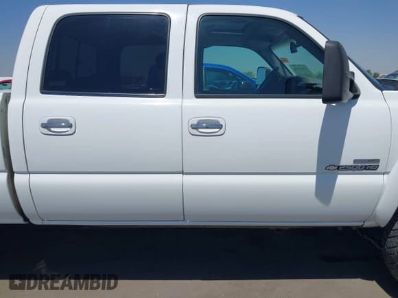 ✅ 2006 Chevrolet Silverado 2500HD LT3 • VIN: 1GCHK23D96F186182 • Лот: 42460326. Опубликован ранее на IAAI с пробегом 298 576 миль. Бесплатный доступ к архиву аукционных продаж из США и подробный отчёт об истории автомобиля на DreamBid. Изображение 14.