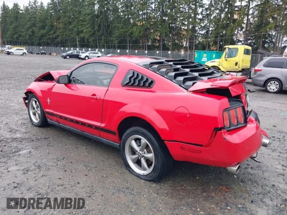 ✅ 2006 Ford Mustang Standard • VIN: 1ZVHT80N765200032 • Lot: 43722050. Listed on IAAI with 104,988 mi. Free auction sales archive from the USA and detailed vehicle history report at DreamBid. Image 3.