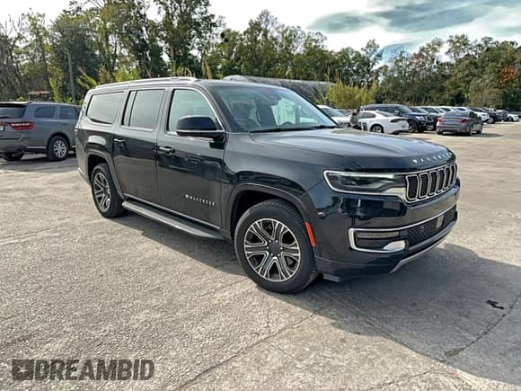 ✅ 2024 Jeep Wagoneer Series II • VIN: 1C4SJRBPXRS137078 • Лот: 95067855. Опубликован ранее на Copart с пробегом 20 725 миль. Бесплатный доступ к архиву аукционных продаж из США и подробный отчёт об истории автомобиля на DreamBid. Изображение 1.