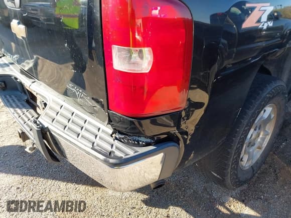 ✅ 2007 Chevrolet Silverado 1500 1LT • VIN: 2GCEC13C071714511 • Lot: 43501272. Listed on IAAI with 186,483 mi. Free auction sales archive from the USA and detailed vehicle history report at DreamBid. Image 17.