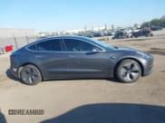 ✅ 2018 Tesla Model 3 Long Range Battery • VIN: 5YJ3E1EB3JF116178 • Lot: 43657366. Wystawiony na IAAI z przebiegiem 107 110 mil. Bezpłatny archiwum sprzedaży aukcyjnych z USA i szczegółowy raport historii pojazdu na DreamBid. Zdjęcie 13.