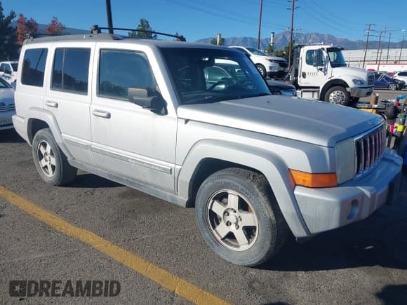 ✅ 2010 Jeep Commander Sport • VIN: 1J4RG4GK0AC112941 • Лот: 43895334. Опубликован ранее на IAAI с пробегом 212 257 миль. Бесплатный доступ к архиву аукционных продаж из США и подробный отчёт об истории автомобиля на DreamBid. Изображение 1.