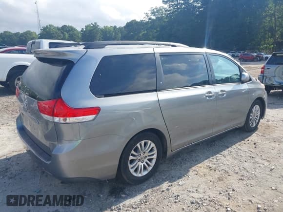 ✅ 2013 Toyota Sienna XLE AAS • VIN: 5TDYK3DC1DS360299 • Лот: 42696792. Опубликован ранее на IAAI с пробегом 186 676 миль. Бесплатный доступ к архиву аукционных продаж из США и подробный отчёт об истории автомобиля на DreamBid. Изображение 4.