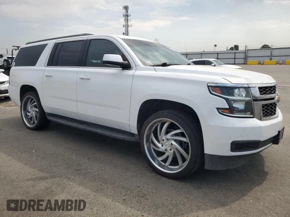 ✅ 2020 Chevrolet Suburban LS • VIN: 1GNSCGEC0LR225957 • Lot: 64193324. Wystawiony na Copart z przebiegiem 82 347 mil. Bezpłatny archiwum sprzedaży aukcyjnych z USA i szczegółowy raport historii pojazdu na DreamBid. Zdjęcie 4.