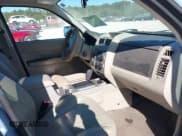 ✅ 2008 Ford Escape Hybrid • VIN: 1FMCU59H38KE09824 • Lot: 43705664. Wystawiony na IAAI z przebiegiem 193 367 mil. Bezpłatny archiwum sprzedaży aukcyjnych z USA i szczegółowy raport historii pojazdu na DreamBid. Zdjęcie 5.