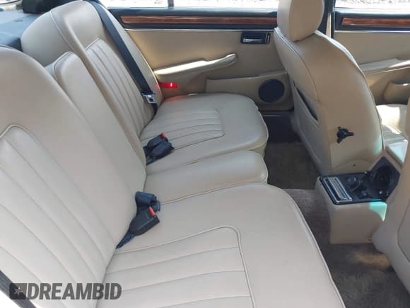 ✅ 1985 Jaguar XJ • VIN: SAJAY1341FC418447 • Лот: 42470003. Опубликован ранее на IAAI с пробегом 52 101 миль. Бесплатный доступ к архиву аукционных продаж из США и подробный отчёт об истории автомобиля на DreamBid. Изображение 8.