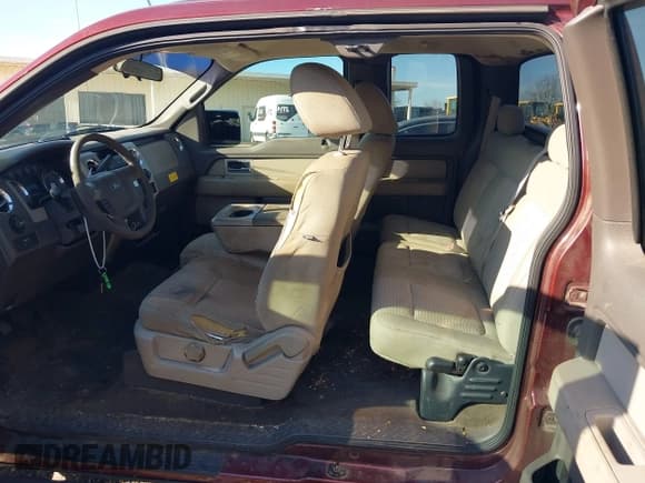 ✅ 2009 Ford F-150 STX • VIN: 1FTRX12849FA68355 • Lot: 43787214. Wystawiony na IAAI z przebiegiem 216 323 mil. Bezpłatny archiwum sprzedaży aukcyjnych z USA i szczegółowy raport historii pojazdu na DreamBid. Zdjęcie 8.