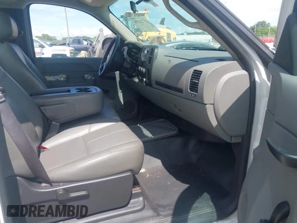 ✅ 2013 Chevrolet Silverado 2500HD Work Truck • VIN: 1GC0CVCG7DF156942 • Lot: 42725390. Wystawiony na IAAI z przebiegiem 177 154 mil. Bezpłatny archiwum sprzedaży aukcyjnych z USA i szczegółowy raport historii pojazdu na DreamBid. Zdjęcie 5.