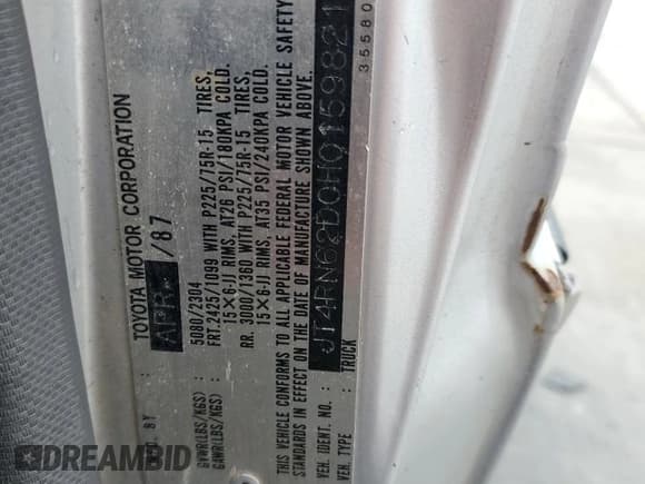 ✅ 1987 Toyota 4Runner • VIN: JT4RN62D0H0159821 • Lot: 82472415. Wystawiony na Copart z przebiegiem 273 810 mil. Bezpłatny archiwum sprzedaży aukcyjnych z USA i szczegółowy raport historii pojazdu na DreamBid. Zdjęcie 13.