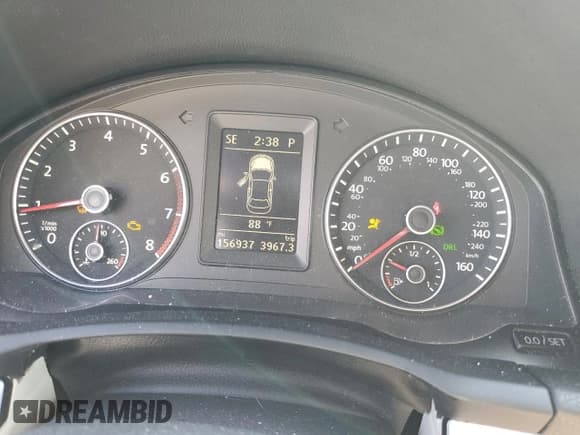 ✅ 2013 Volkswagen Eos Sport • VIN: WVWBW8AH2DV007826 • Lot: 80798235. Wystawiony na Copart z przebiegiem 156 937 mil. Bezpłatny archiwum sprzedaży aukcyjnych z USA i szczegółowy raport historii pojazdu na DreamBid. Zdjęcie 9.