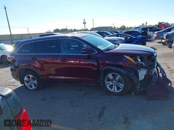 ✅ 2014 Toyota Highlander Limited • VIN: 5TDYKRFHXES013602 • Lot: 43761878. Listed on IAAI with 198,737 mi. Free auction sales archive from the USA and detailed vehicle history report at DreamBid. Image 12.